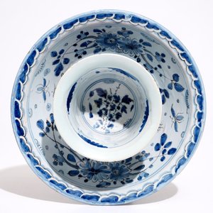 A rare blue and white French faience trembleuse, Nevers, 17th C. — 照片 2
