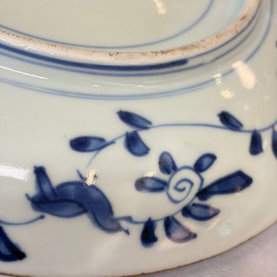 A rare blue and white Japanese 'Ebisu at the Large Bridge' dish — foto 13
