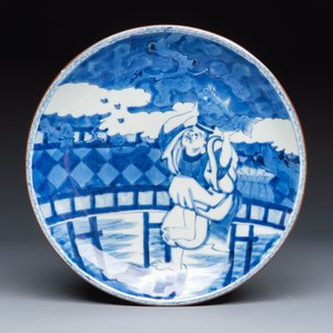 A rare blue and white Japanese 'Ebisu at the Large Bridge' dish — foto 1