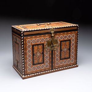 A rare bone-inlaid Nasrid-style table cabinet, Spain, 19th C. — photo 2