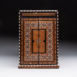 A rare bone-inlaid Nasrid-style table cabinet, Spain, 19th C. — photo 7
