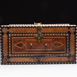 A rare bone-inlaid Nasrid-style table cabinet, Spain, 19th C. — photo 8