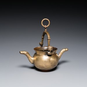 A rare bronze 'lavabo' water bowl with women's heads on the handles, Flanders, 1st half 15th C. — photo 1