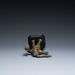 A rare bronze 'wild man' candlestick, Flanders or Germany, 15/16th C. — photo 5