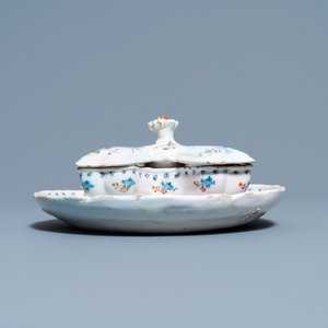 A rare Brussels faience spice box and cover on stand with 'à la haie fleurie' design, 18th C. — 照片 2