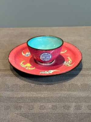 A rare Canton enamel ruby-ground 'Bats and Shou' cup on stand, Qianlong mark and of the period — photo 1