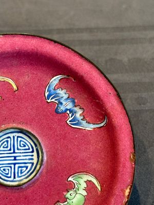 A rare Canton enamel ruby-ground 'Bats and Shou' cup on stand, Qianlong mark and of the period — photo 15