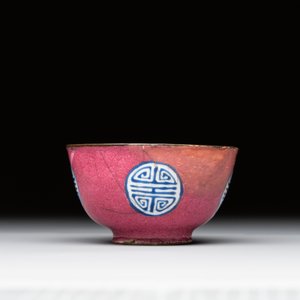 A rare Canton enamel ruby-ground 'Bats and Shou' cup on stand, Qianlong mark and of the period — photo 5