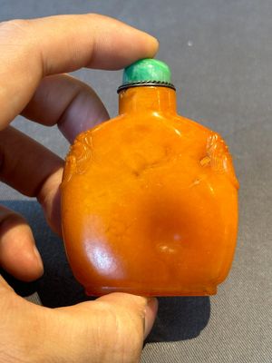A rare Chinese amber lion-handled snuff bottle, 19th C. — foto 3