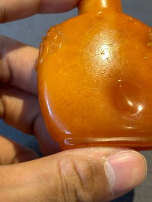 A rare Chinese amber lion-handled snuff bottle, 19th C. — foto 7