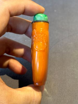 A rare Chinese amber snuff bottle with lion handles, 19th C. — 照片 2