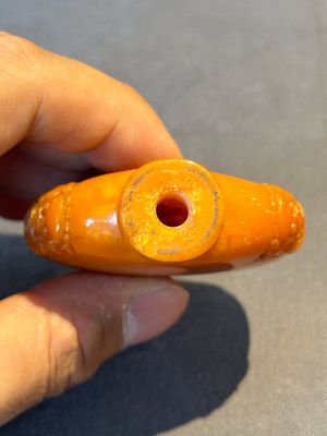 A rare Chinese amber snuff bottle with lion handles, 19th C. — 照片 5