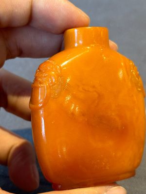A rare Chinese amber snuff bottle with lion handles, 19th C. — 照片 8