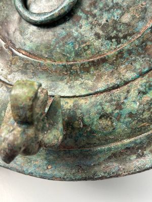 A rare Chinese archaic silver-inlaid bronze cosmetic box and cover, 'lian', Western Han — 照片 24