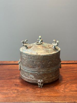 A rare Chinese archaic silver-inlaid bronze cosmetic box and cover, 'lian', Western Han — 照片 3