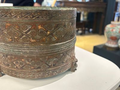 A rare Chinese archaic silver-inlaid bronze cosmetic box and cover, 'lian', Western Han — 照片 35
