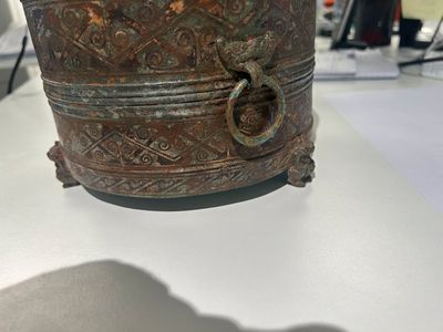 A rare Chinese archaic silver-inlaid bronze cosmetic box and cover, 'lian', Western Han — 照片 51