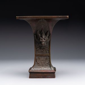 A rare Chinese archaistic bronze vase, 'Fanghu 方壺', Ming — foto 3