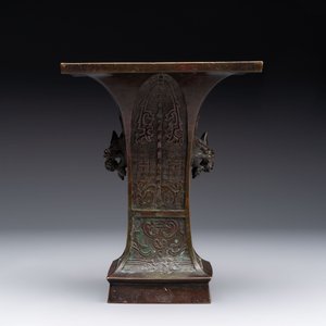 A rare Chinese archaistic bronze vase, 'Fanghu 方壺', Ming — foto 4