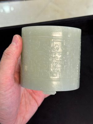 A rare Chinese archaistic jade 'chilong' tripod brush pot, 18th C. — 照片 14