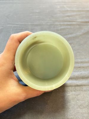 A rare Chinese archaistic jade 'chilong' tripod brush pot, 18th C. — 照片 5