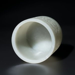 A rare Chinese archaistic jade 'chilong' tripod brush pot, 18th C. — 照片 5