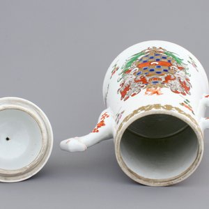 A rare Chinese armorial coffee pot with cover, arms of Clifford, 18th C. — photo 7