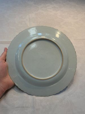 A rare Chinese armorial plate with the arms of de Heere for the Dutch market, Qianlong, ca. 1735-1765 — foto 6