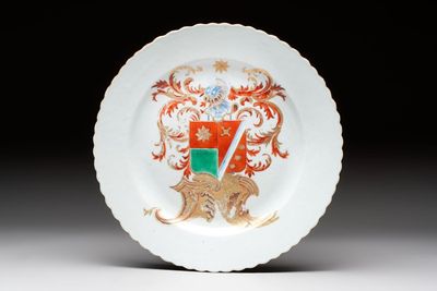 A rare Chinese armorial plate with the arms of de Heere for the Dutch market, Qianlong, ca. 1735-1765