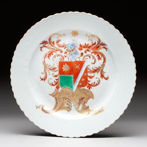 A rare Chinese armorial plate with the arms of de Heere for the Dutch market, Qianlong, ca. 1735-1765 — foto 1