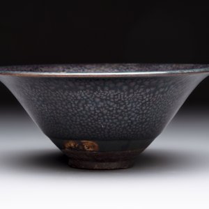 A rare Chinese black-glazed 'oil-spot' tea bowl, Song/Jin — photo 3