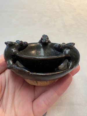 A rare Chinese black-glazed two-tier oil lamp with three rats, Ming — foto 4