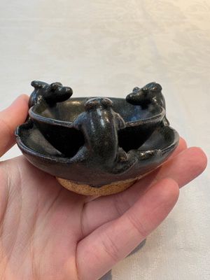 A rare Chinese black-glazed two-tier oil lamp with three rats, Ming — foto 5