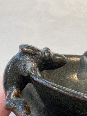 A rare Chinese black-glazed two-tier oil lamp with three rats, Ming — foto 8
