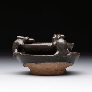 A rare Chinese black-glazed two-tier oil lamp with three rats, Ming — foto 6