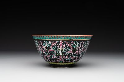 A rare Chinese black-ground Bencharong bowl for the Thai market, 19th C.