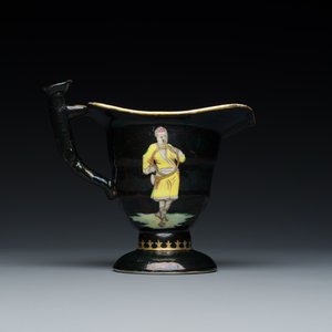 A rare Chinese black-ground enamelled ewer with Ottoman musicians, Qianlong — 照片 4