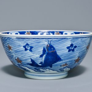A rare Chinese blue and underglaze red bowl with carps and marine animals, Xuande mark, Kangxi — photo 6