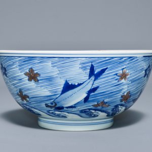 A rare Chinese blue and underglaze red bowl with carps and marine animals, Xuande mark, Kangxi — 照片 4