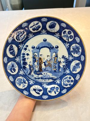 A rare Chinese blue and white 'arbour' dish after Cornelis Pronk, Qianlong, ca. 1740 — photo 1