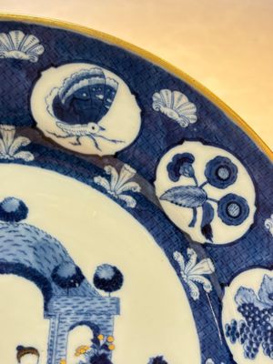 A rare Chinese blue and white 'arbour' dish after Cornelis Pronk, Qianlong, ca. 1740 — photo 6