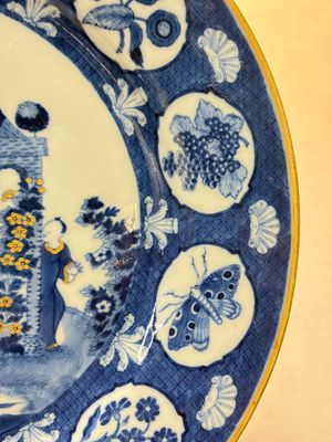 A rare Chinese blue and white 'arbour' dish after Cornelis Pronk, Qianlong, ca. 1740 — photo 7