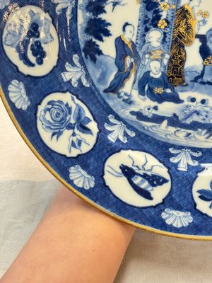 A rare Chinese blue and white 'arbour' dish after Cornelis Pronk, Qianlong, ca. 1740 — photo 9