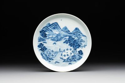 A rare Chinese blue and white 'Bleu de Hue' plate for the Vietnamese market, Bích ngọc 壁玉 seal mark, 19th C.