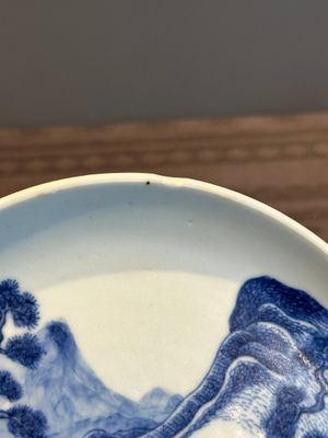 A rare Chinese blue and white 'Bleu de Hue' plate for the Vietnamese market, Chí Viễn 致遠 seal mark, 19th C. — photo 9