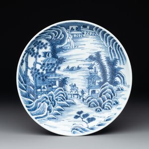 A rare Chinese blue and white 'Bleu de Hue' plate for the Vietnamese market, Nhat 日 mark for the Tu Duc emperor, 1848-1883 — foto 1