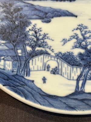 A rare Chinese blue and white 'Bleu de Hue' plate for the Vietnamese market, Quốc bửu vô hà 國寶無暇 seal mark, 19th C. — photo 2