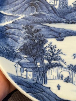 A rare Chinese blue and white 'Bleu de Hue' plate for the Vietnamese market, Quốc bửu vô hà 國寶無暇 seal mark, 19th C. — photo 3