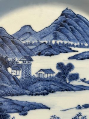 A rare Chinese blue and white 'Bleu de Hue' plate for the Vietnamese market, Quốc bửu vô hà 國寶無暇 seal mark, 19th C. — photo 5
