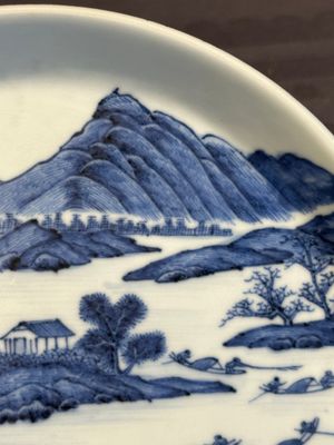 A rare Chinese blue and white 'Bleu de Hue' plate for the Vietnamese market, Quốc bửu vô hà 國寶無暇 seal mark, 19th C. — photo 6
